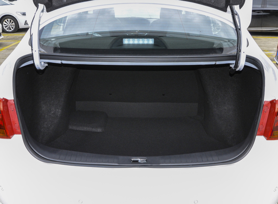 5 Seater Sedan Pure Electric Cars 400KM Range 163PS Front Driving ABS ESC