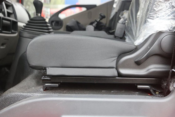DONGFENG Trucks YUCHAI Engine Euro 2 Euro6 Emission Column Plate Light Cargo Truck