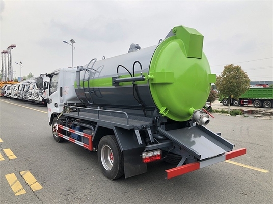 Small DONGFENG Sewage Vacuum Tanker  6MT Tank Diesel Engine 4.7 Cbm